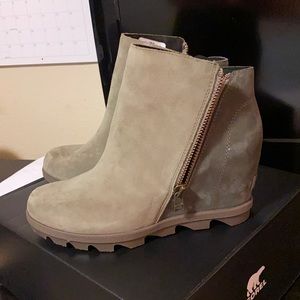 Wedge booties